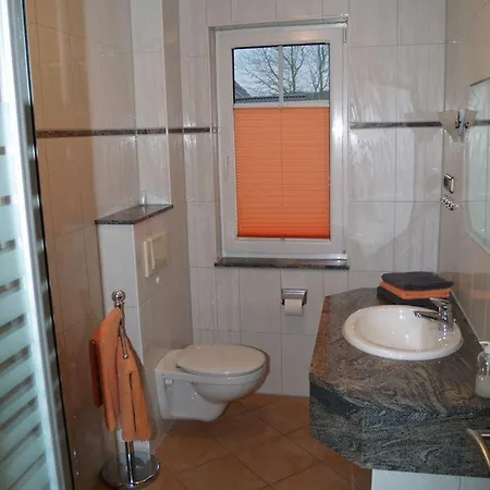 Apartment Moderne-ferienwohnung-fuer-4-personen-mit-balkon Binz