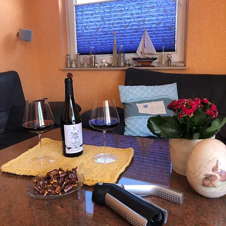 Apartment Moderne-ferienwohnung-fuer-4-personen-mit-balkon Binz