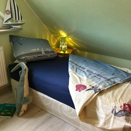 Apartment Moderne-ferienwohnung-fuer-4-personen-mit-balkon Binz